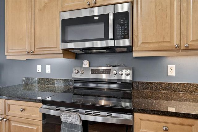 9803 Nieman Place, Overland Park, KS 66214