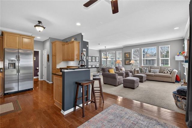 9803 Nieman Place, Overland Park, KS 66214