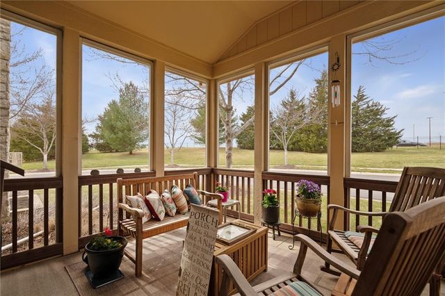 9803 Nieman Place, Overland Park, KS 66214