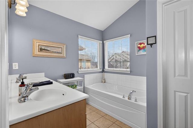 9803 Nieman Place, Overland Park, KS 66214