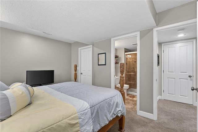 9803 Nieman Place, Overland Park, KS 66214