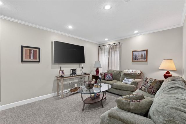 9803 Nieman Place, Overland Park, KS 66214