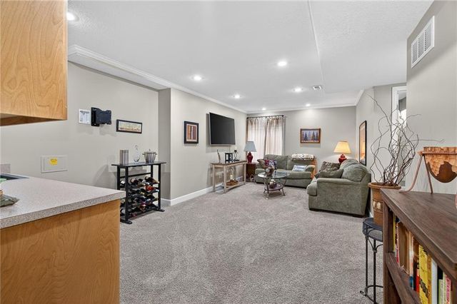 9803 Nieman Place, Overland Park, KS 66214