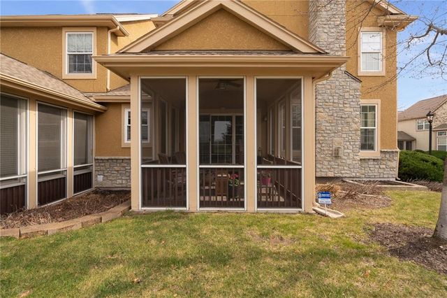 9803 Nieman Place, Overland Park, KS 66214