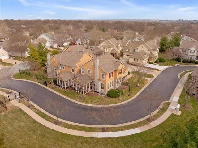 9803 Nieman Place, Overland Park, KS 66214