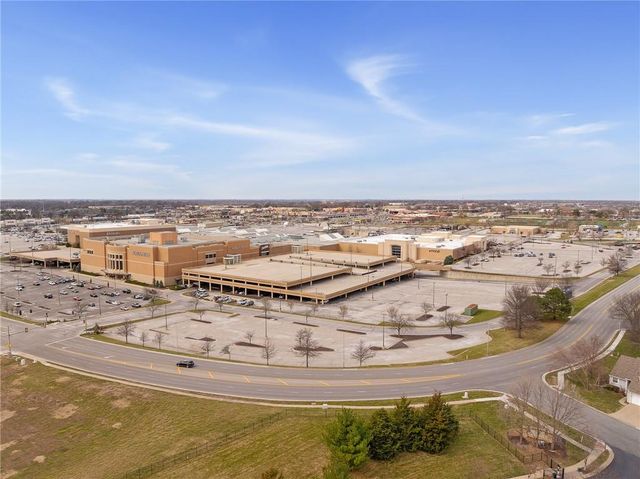 9803 Nieman Place, Overland Park, KS 66214