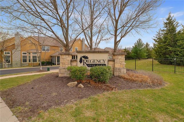 9803 Nieman Place, Overland Park, KS 66214