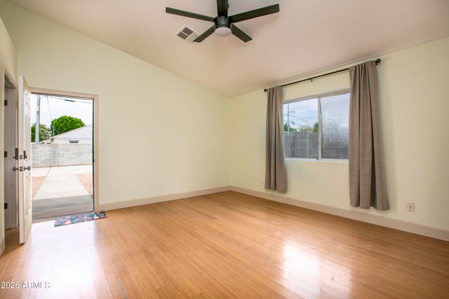 1502 E WHITTON Avenue, Phoenix, AZ 85014