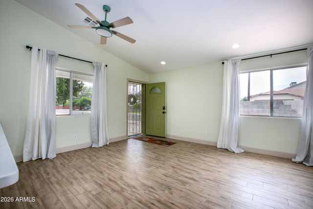 1502 E WHITTON Avenue, Phoenix, AZ 85014