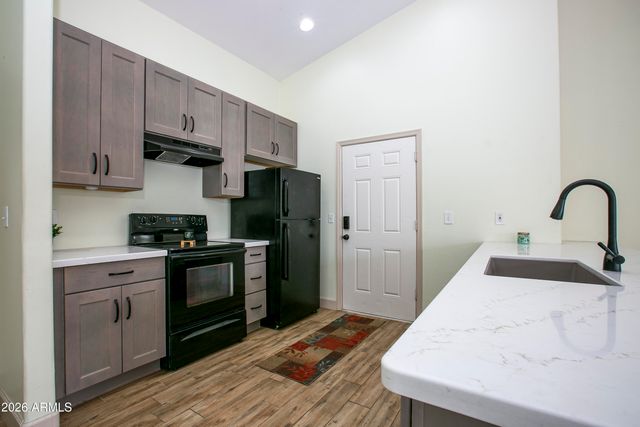 1502 E WHITTON Avenue, Phoenix, AZ 85014