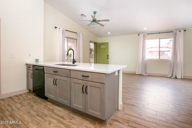 1502 E WHITTON Avenue, Phoenix, AZ 85014