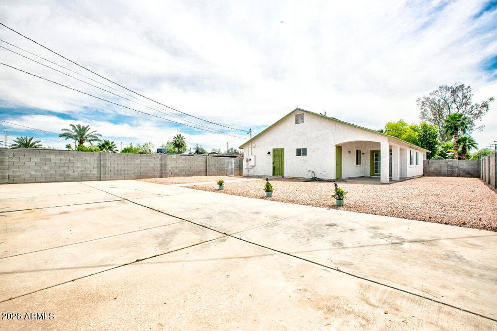 1502 E WHITTON Avenue, Phoenix, AZ 85014 — photo 2