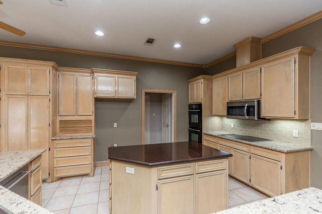 6550 Windsor Parkway, Beaumont, TX 77706