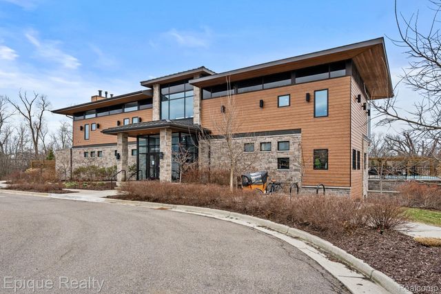 3090 N Spurway Drive, Ann Arbor, MI 48105