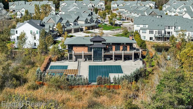 3090 N Spurway Drive, Ann Arbor, MI 48105