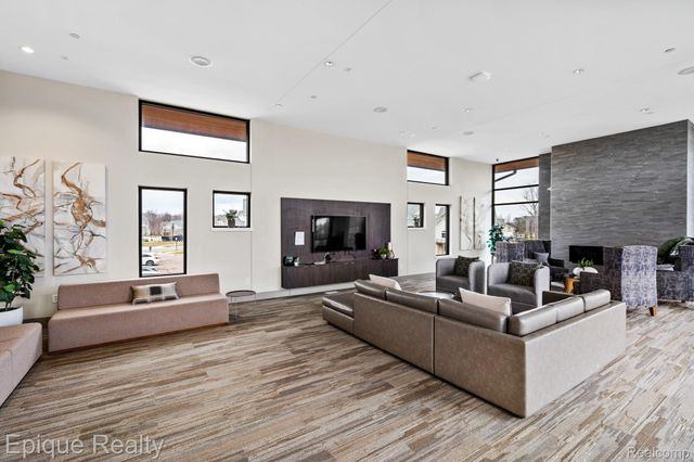 3090 N Spurway Drive, Ann Arbor, MI 48105