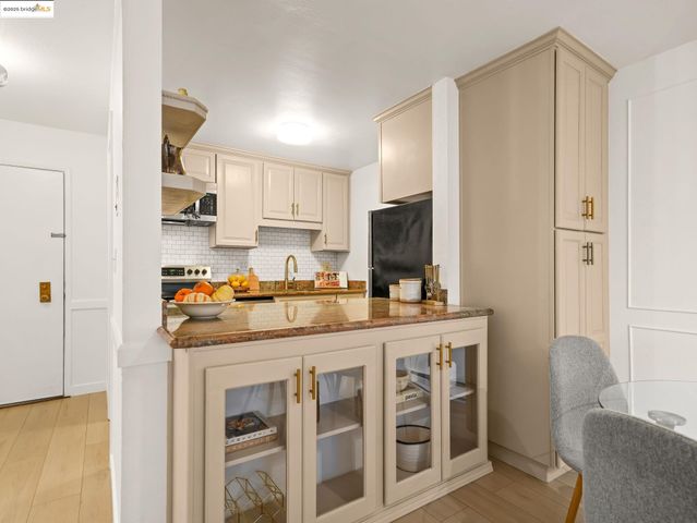 1321 Webster St D212, Alameda, CA 94501