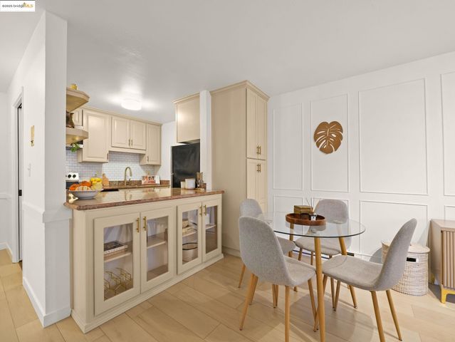 1321 Webster St D212, Alameda, CA 94501