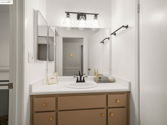 1321 Webster St D212, Alameda, CA 94501