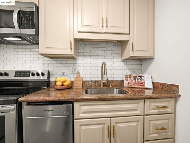 1321 Webster St D212, Alameda, CA 94501