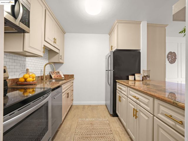 1321 Webster St D212, Alameda, CA 94501