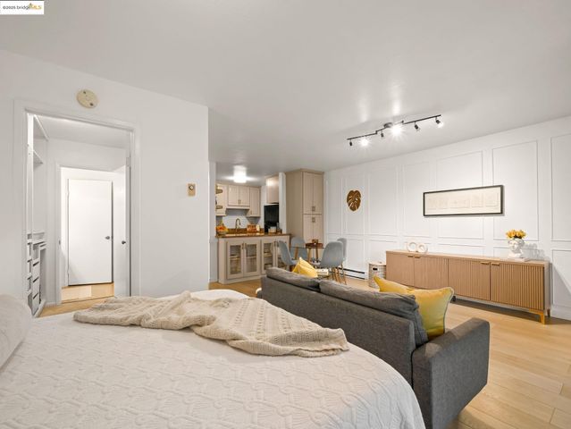 1321 Webster St D212, Alameda, CA 94501