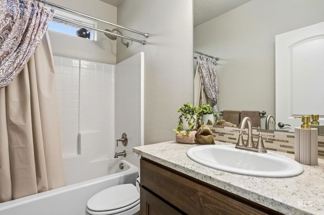 11659 W Buteo Dr, Nampa, ID 83687