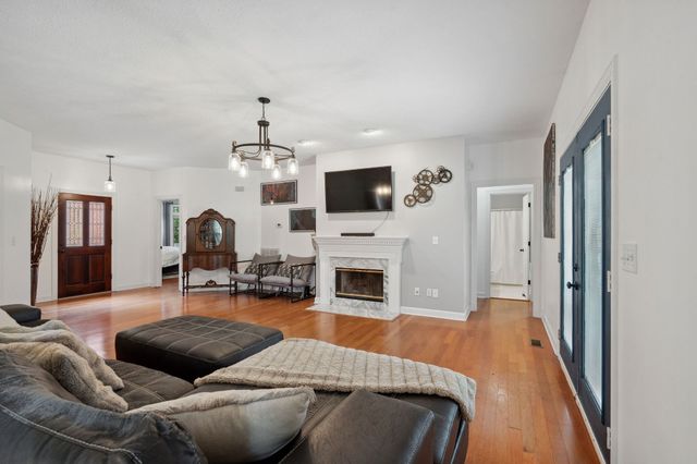 1908 Pointe Barton Dr, Lebanon, TN 37087