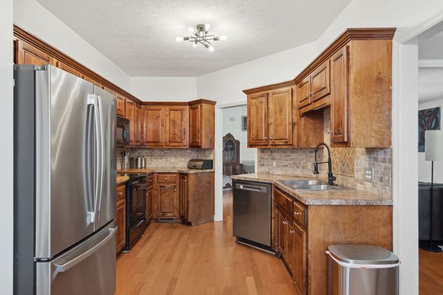 1908 Pointe Barton Dr, Lebanon, TN 37087