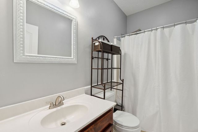 1908 Pointe Barton Dr, Lebanon, TN 37087