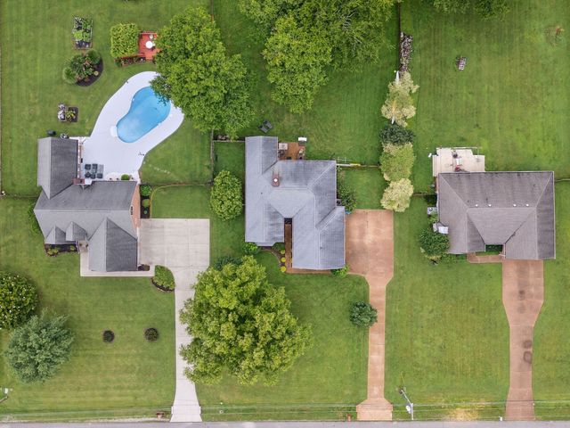 1908 Pointe Barton Dr, Lebanon, TN 37087
