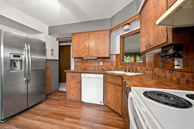 3008 Sunrise DRIVE, Hubertus, WI 53033