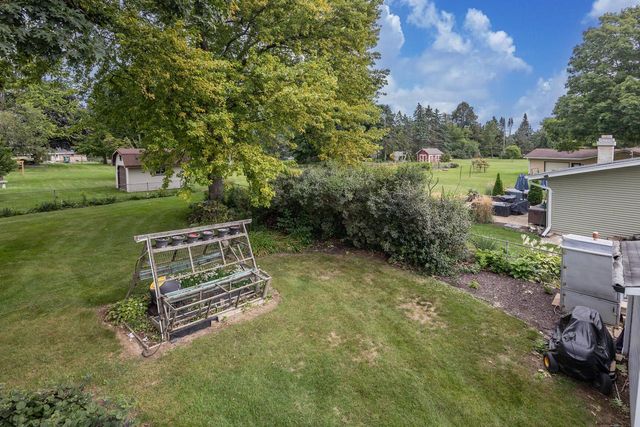 3008 Sunrise DRIVE, Hubertus, WI 53033