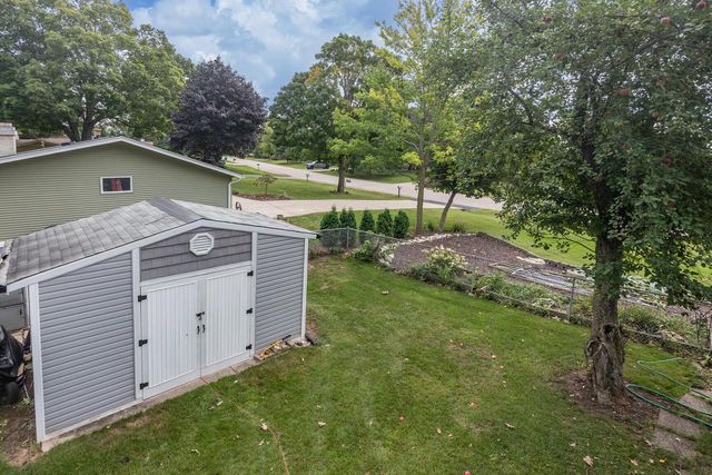 3008 Sunrise DRIVE, Hubertus, WI 53033