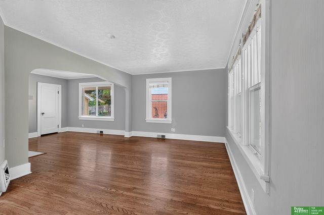 2010 N 56 Street, Omaha, NE 68104