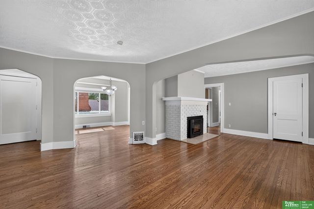 2010 N 56 Street, Omaha, NE 68104