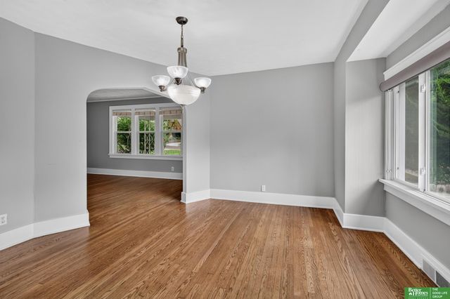 2010 N 56 Street, Omaha, NE 68104