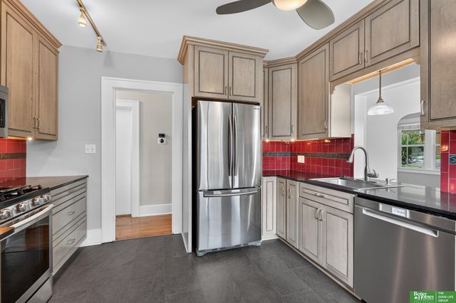 2010 N 56 Street, Omaha, NE 68104