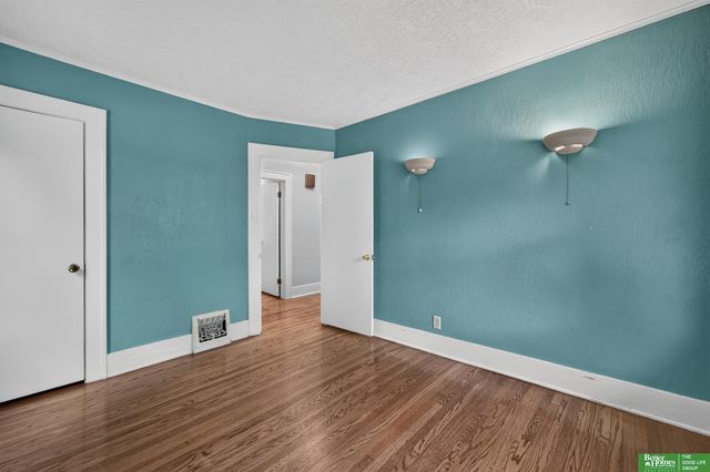 2010 N 56 Street, Omaha, NE 68104