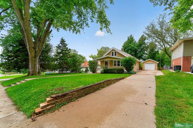 2010 N 56 Street, Omaha, NE 68104