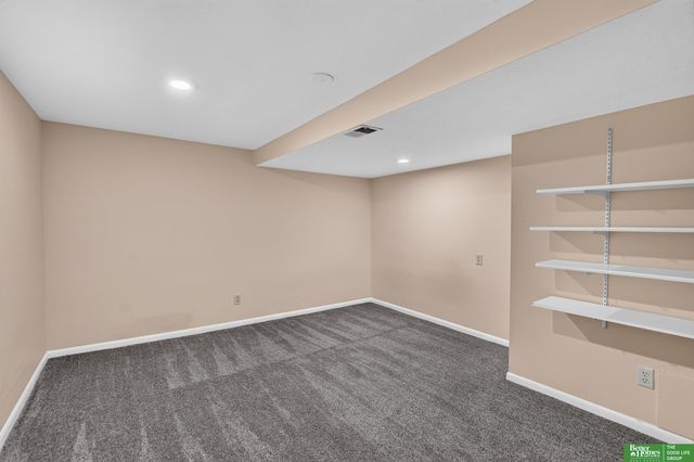 2010 N 56 Street, Omaha, NE 68104