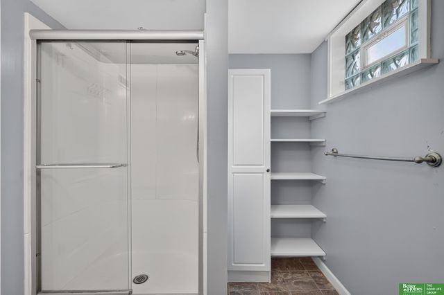 2010 N 56 Street, Omaha, NE 68104