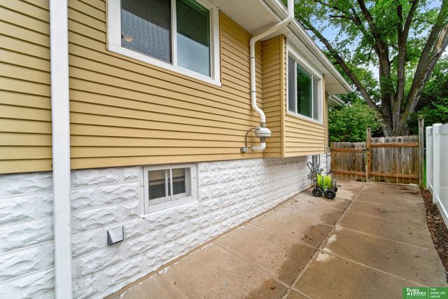 2010 N 56 Street, Omaha, NE 68104