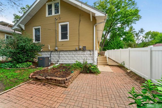 2010 N 56 Street, Omaha, NE 68104