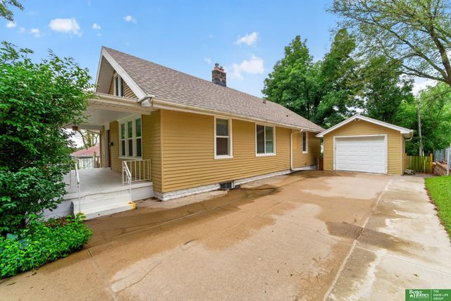 2010 N 56 Street, Omaha, NE 68104