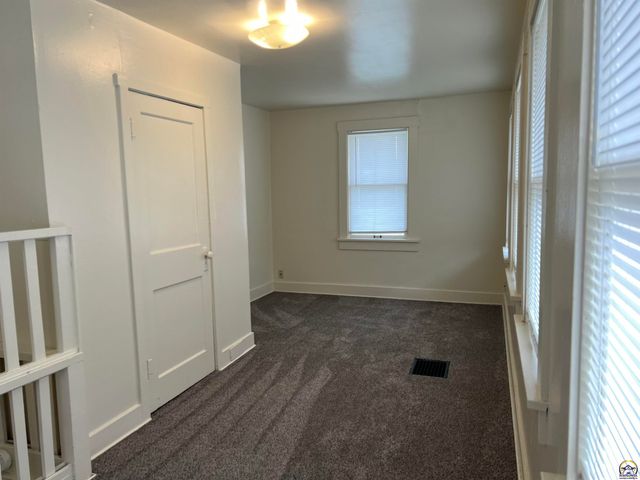 1610 SW Central Park AVE, Topeka, KS 66604