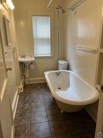 1610 SW Central Park AVE, Topeka, KS 66604