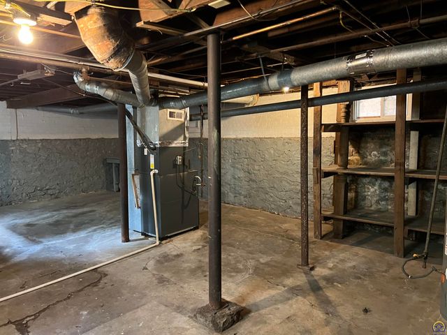 1610 SW Central Park AVE, Topeka, KS 66604