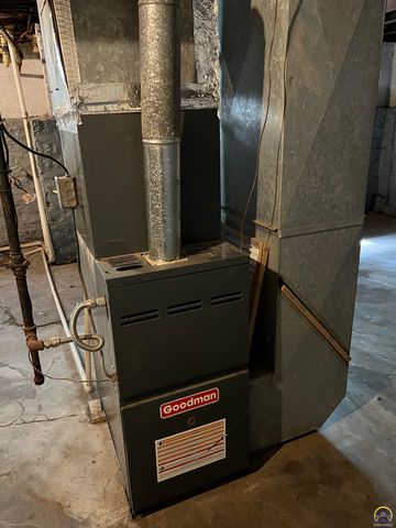 1610 SW Central Park AVE, Topeka, KS 66604