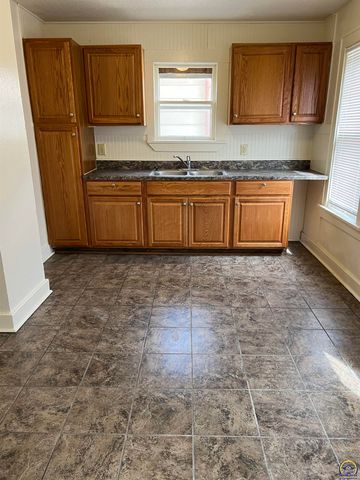 1610 SW Central Park AVE, Topeka, KS 66604